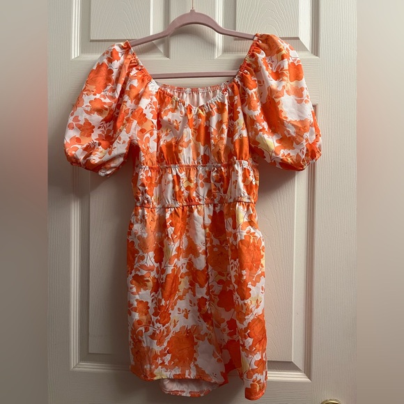 Women’s Short Floral Orange and White Sweetheart Romper NWOT - Picture 8 of 8